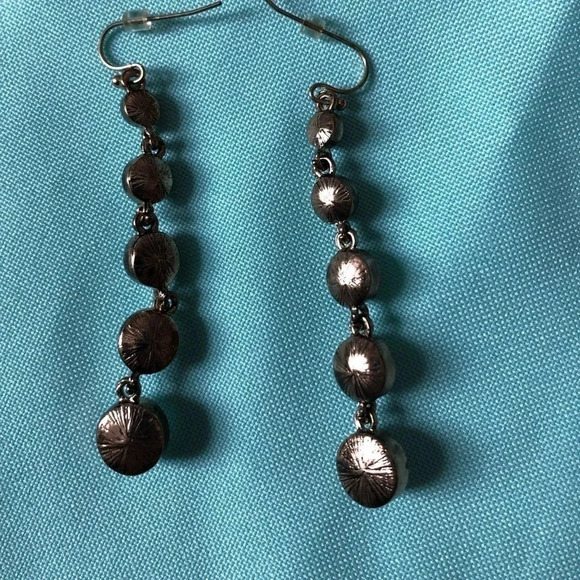 MUDD Drop Earrings - Picture 3 of 5